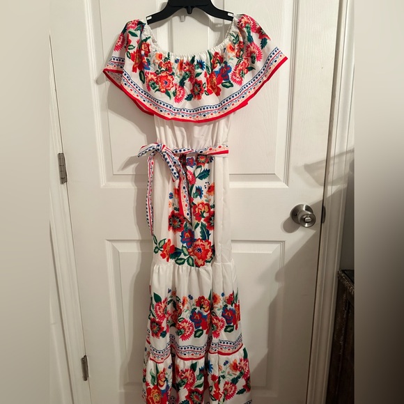 🆕❤️ vibrant print maxi dress/ruffle neckline detail, on/off shoulder - Picture 3 of 4